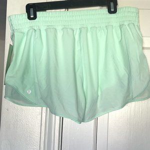 Hotty Hot HR SHORT 2.5” - NWT - MINT GREEN